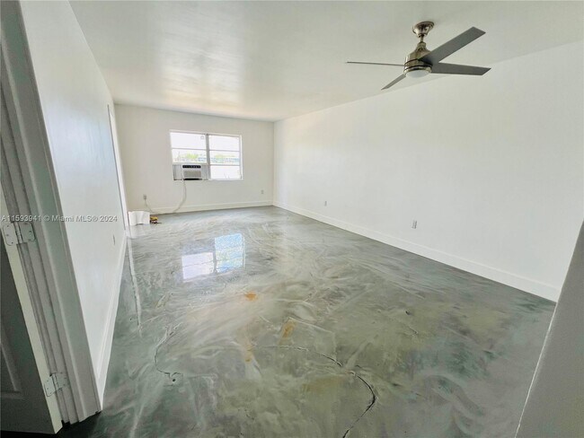 Building Photo - 251 NE 187th St
