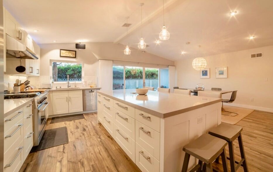 Kitchen - 1530 Marine Ave