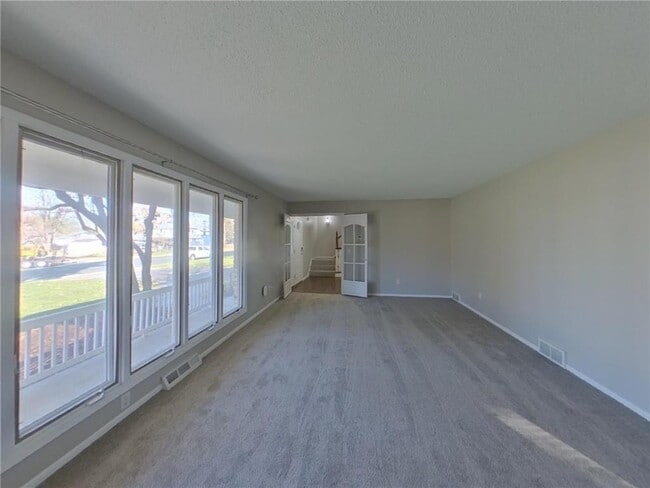 Building Photo - 931 Market St S