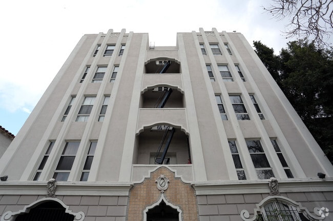 Building Photo - 152 S Sycamore Ave