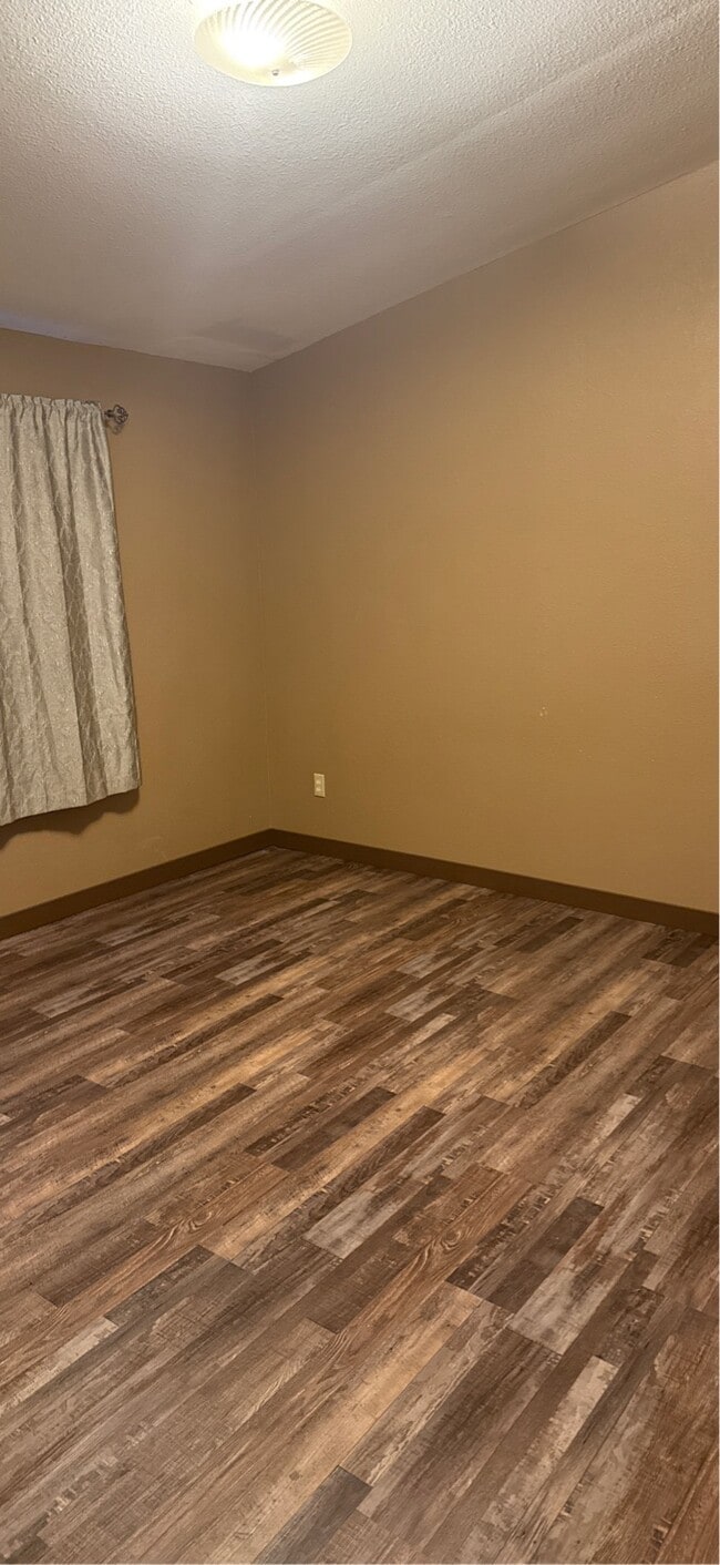 Building Photo - 103 SE 145th Dr