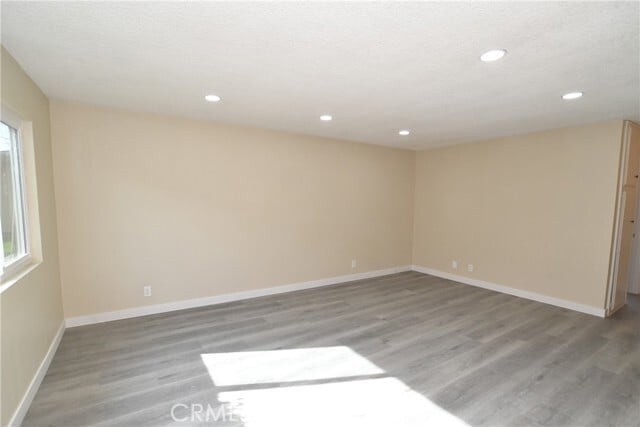 Building Photo - 910 E Newmark Ave