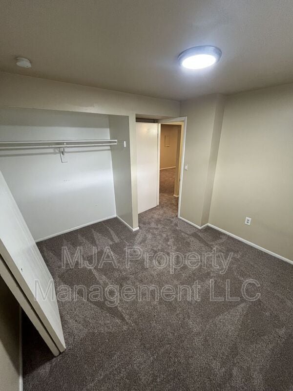 Building Photo - 4071 Sun Dr