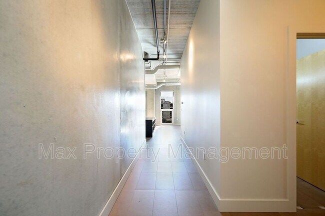 Building Photo - 309 E 5th St