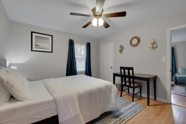 Building Photo - 803 W Markham Ave