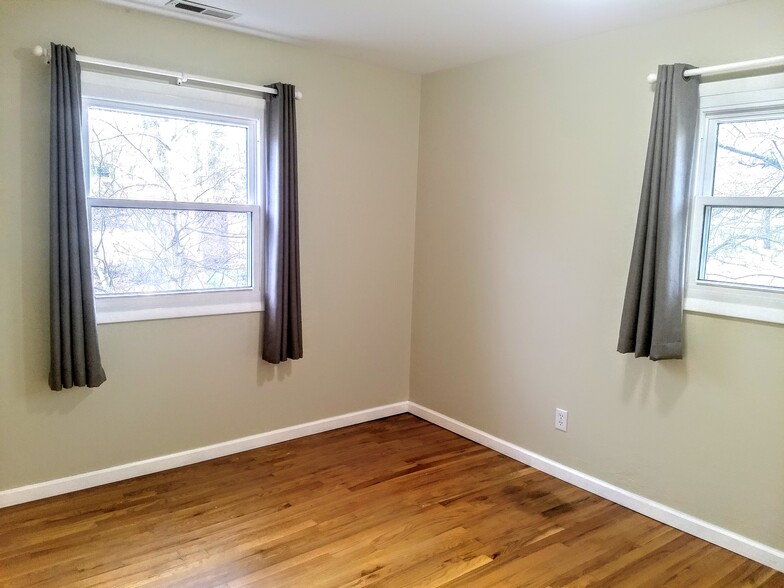 Third bedroom - 16351 Petro Dr