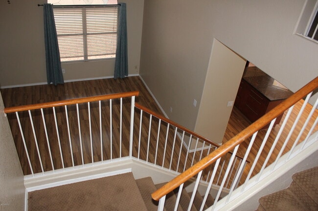 Building Photo - 1221 W Chicago St