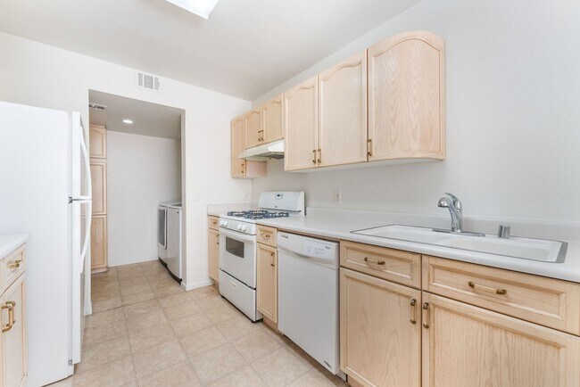 Building Photo - Northwest Townhome