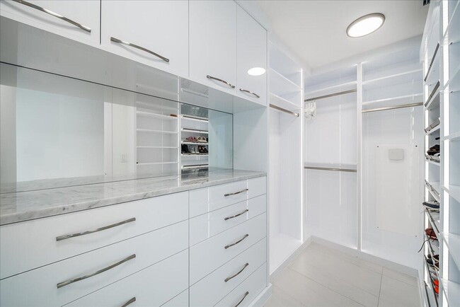 Building Photo - 3100 N Ocean Dr