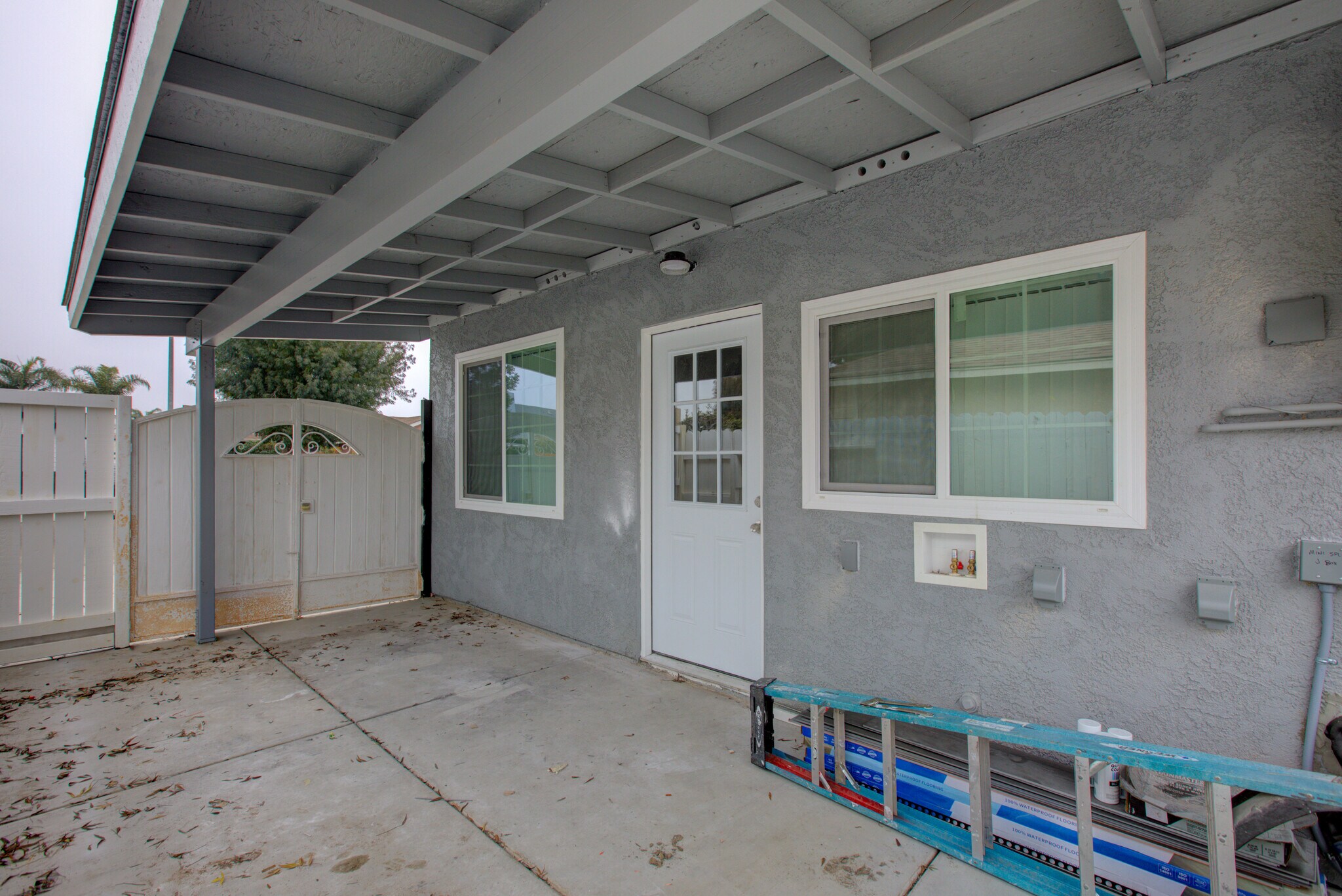 Building Photo - 9855 Douglas Ave