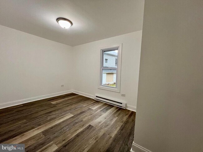 Building Photo - 20 Laurel Hill Ln