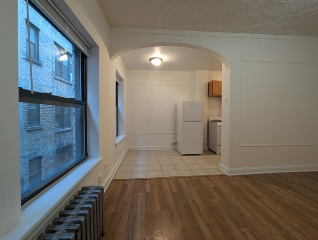 Building Photo - 5417 N Kenmore Ave