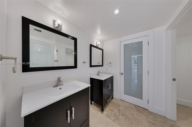 Building Photo - 161 Crandon Blvd