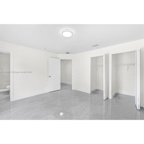 Building Photo - 933 NW 50th St