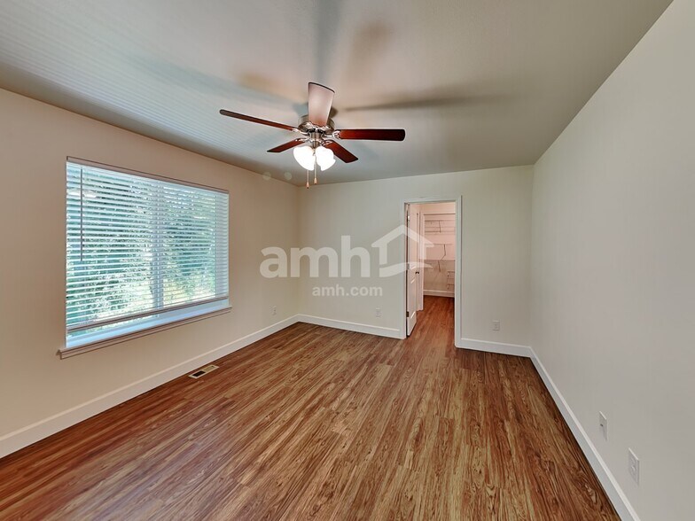 Building Photo - 2111 104th Dr SE