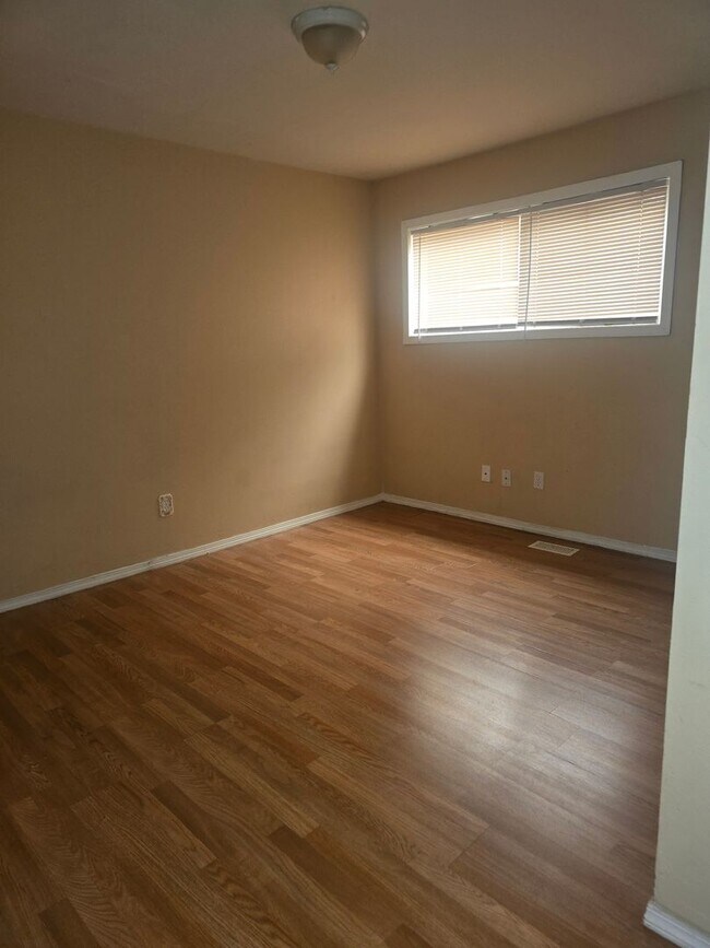 Building Photo - 1821 Modoc St