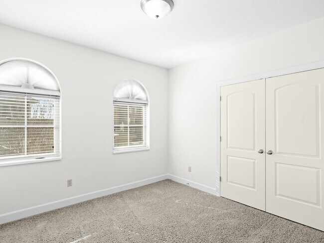 Building Photo - Luxurious Condo in North Orem