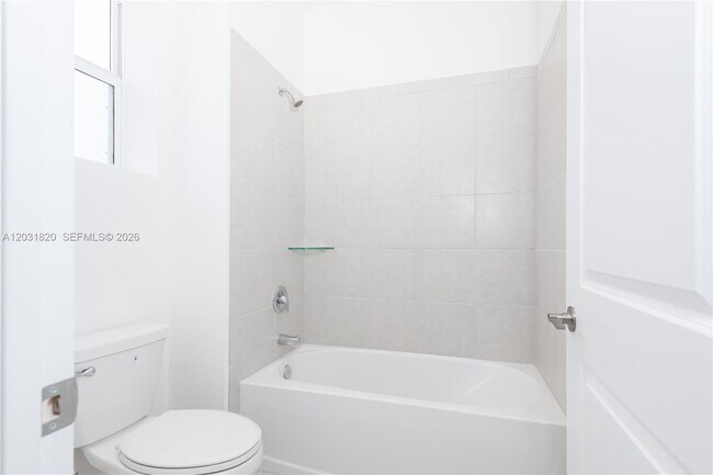 Building Photo - 2636 SE 8th Ct