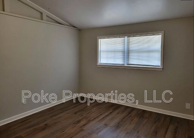 Building Photo - 874 Von Blond