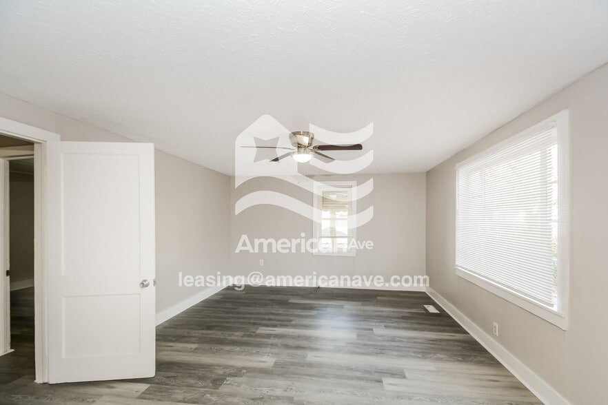 Building Photo - 1915 Armstrong St