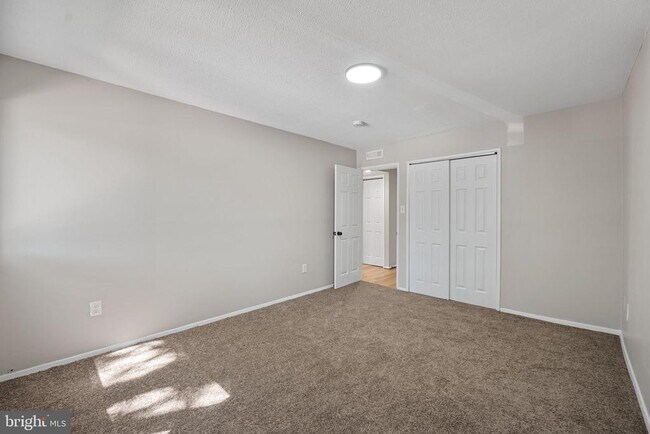 Building Photo - 7204 Donnell Pl