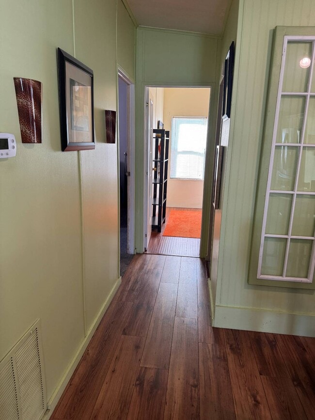 Building Photo - 638 N Edgewater Dr