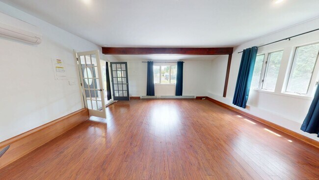 Building Photo - 10 Herster Dr