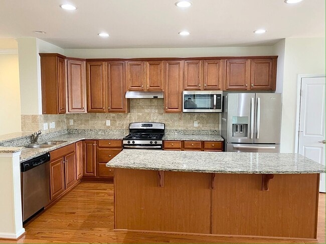 Building Photo - Gorgeous 4-Bed Townhome located in North W...