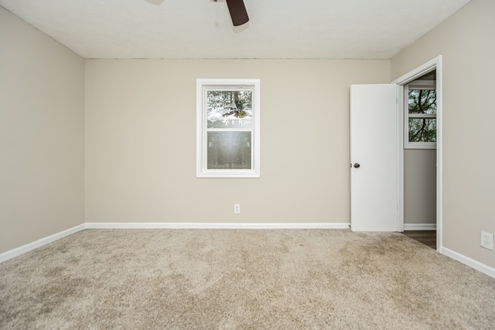 Building Photo - 951 Woodbridge Dr NE