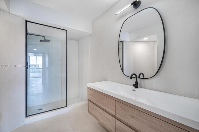 Building Photo - 19101 NE 36th Pl