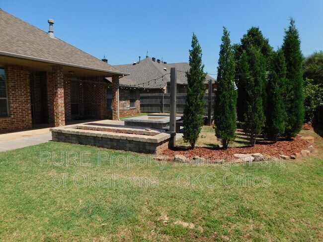 Building Photo - 1100 Kelsi Dr