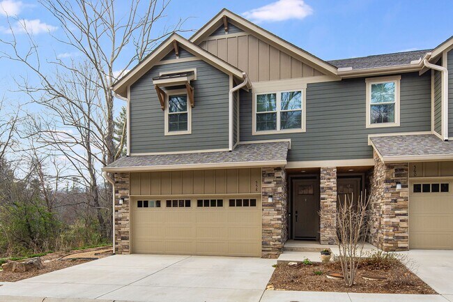 Building Photo - Stunning 3-Bedroom Townhome in Black Mountain's Sweet Birch Commons
