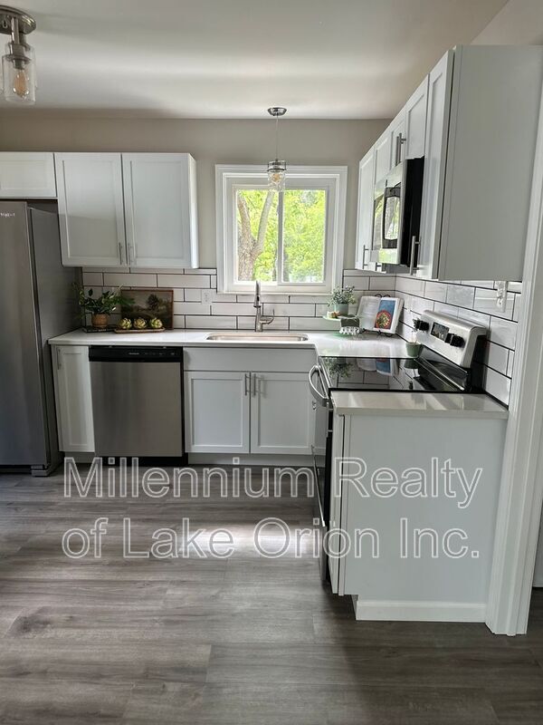 Building Photo - 4811 Summerhill Dr