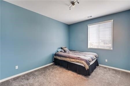 Building Photo - Elegantly Crafted & Tantalizingly Spacious...