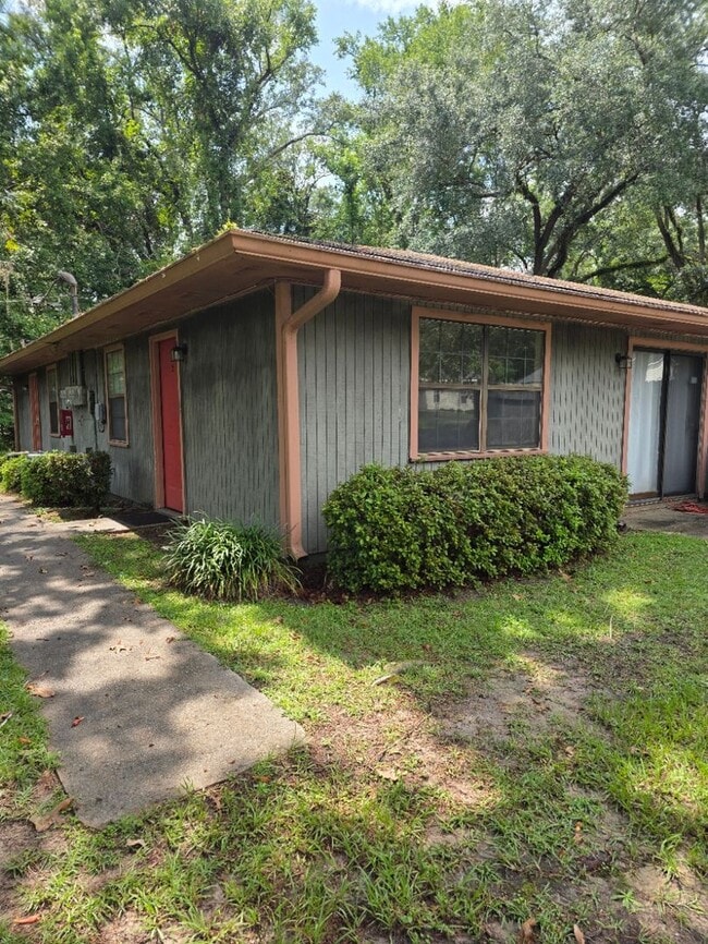 Primary Photo - 1489 Hampton Pl