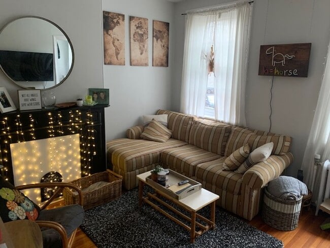 Interior Photo - Fourth and Spring