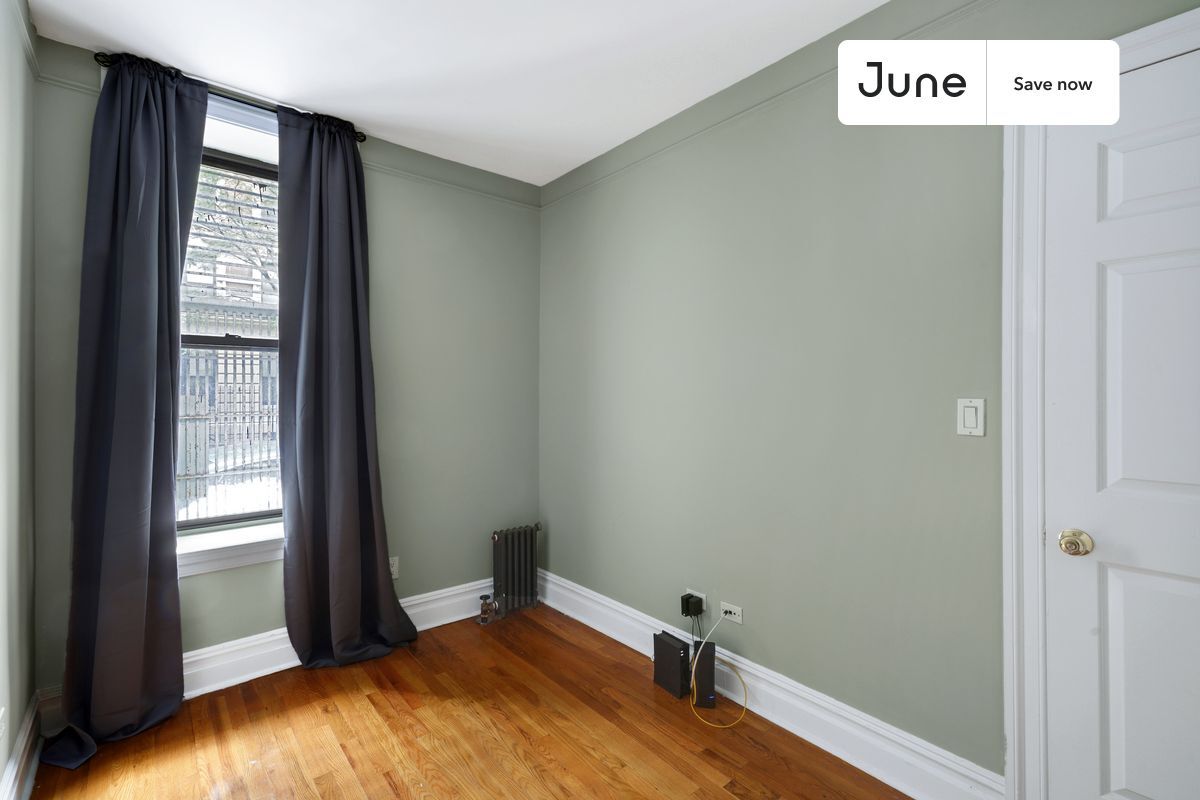 Building Photo - 15 W 107th St