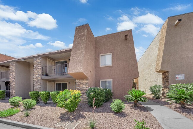 Building Photo - 4921 Indian River Dr