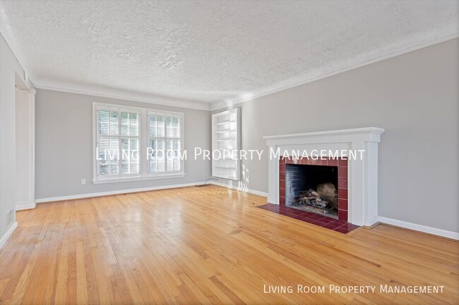 Building Photo - Classic Cape Cod With Views from the SW Hills