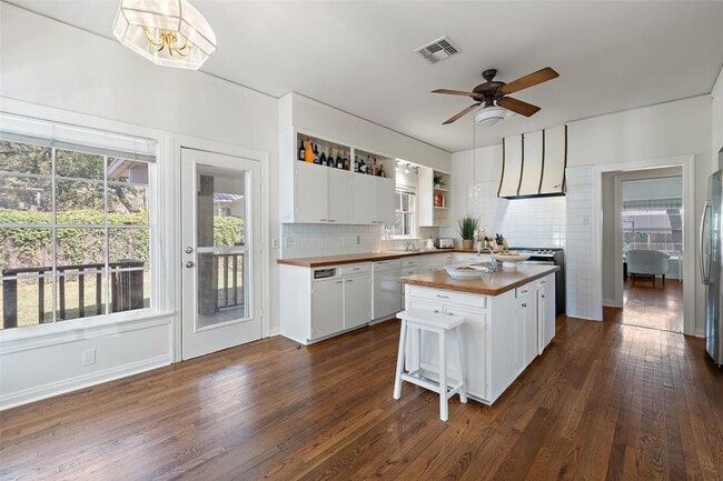 Building Photo - 2612 Bridle Path