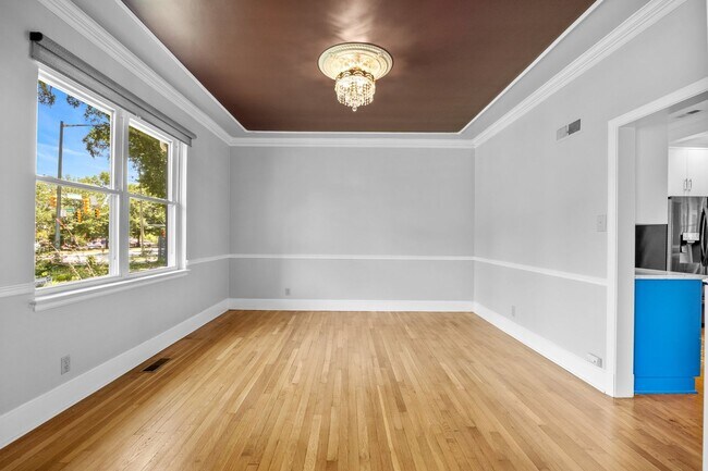 Building Photo - Gorgeous and Spacious 3 Bedroom Ranch in T...