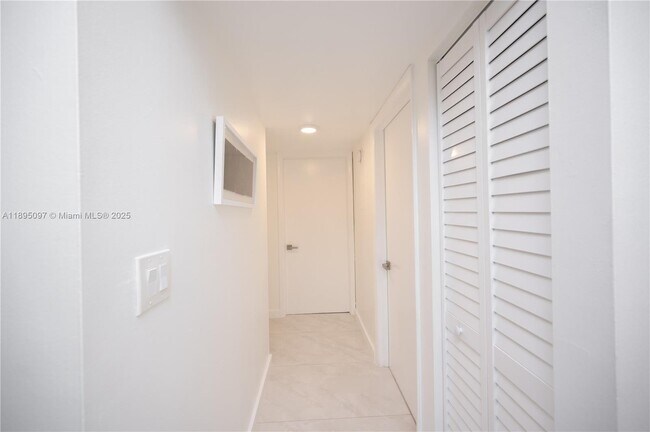 Building Photo - 10875 SW 112th Ave