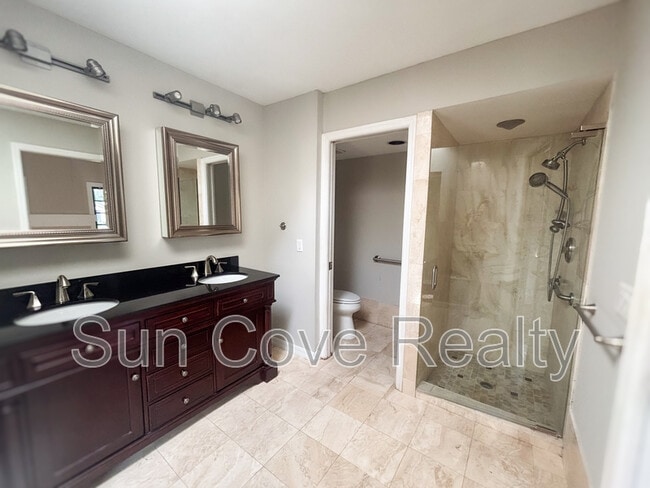 Building Photo - 4494 Ascot Cir N