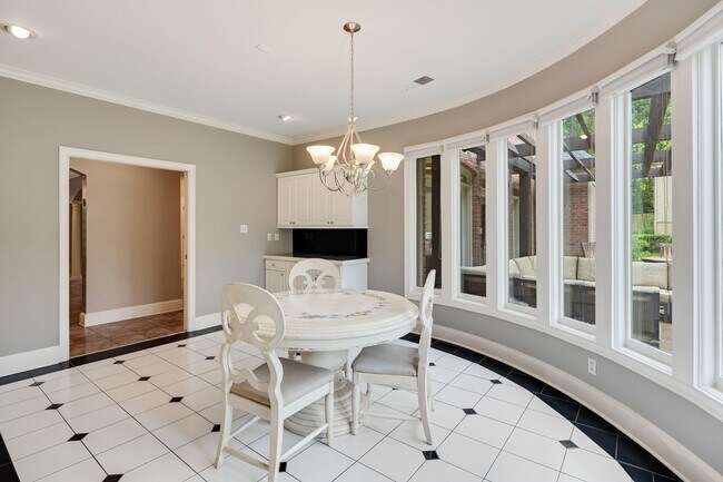 Building Photo - 415 S Yates Rd