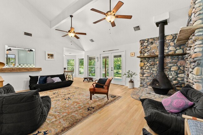 Building Photo - 800 Spur 191