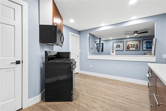 Building Photo - 915 Lost Forest Dr NW