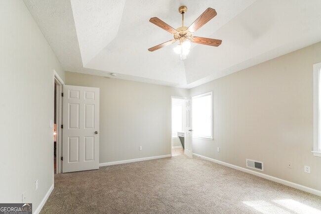 Building Photo - 22 Fairfield Dr SW