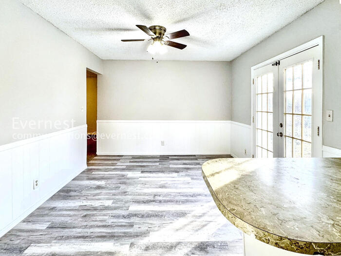 Building Photo - 1756 S Pine Ave