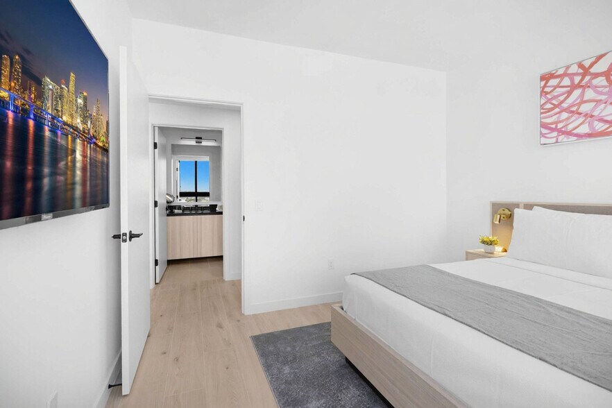 Building Photo - 225 N Miami Ave