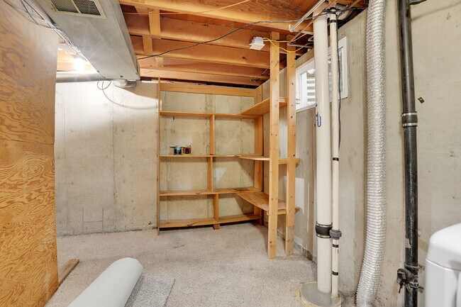 Building Photo - $2,795.00 - $300 OFF First Months' Rent - 5 Bedrooms, 2 Bathrooms, Single Family Home in Broomfie...